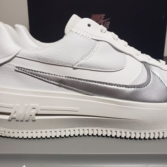 Nike Women's Sz 10 Air Force 1 PLT .AF. ORM Summit White Silver DJ9946-101 NEW - Picture 12 of 13